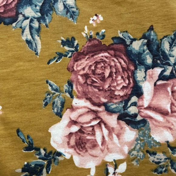 Cotton Bleu mustard floral top. EUC. Super soft material size small - Picture 3 of 3